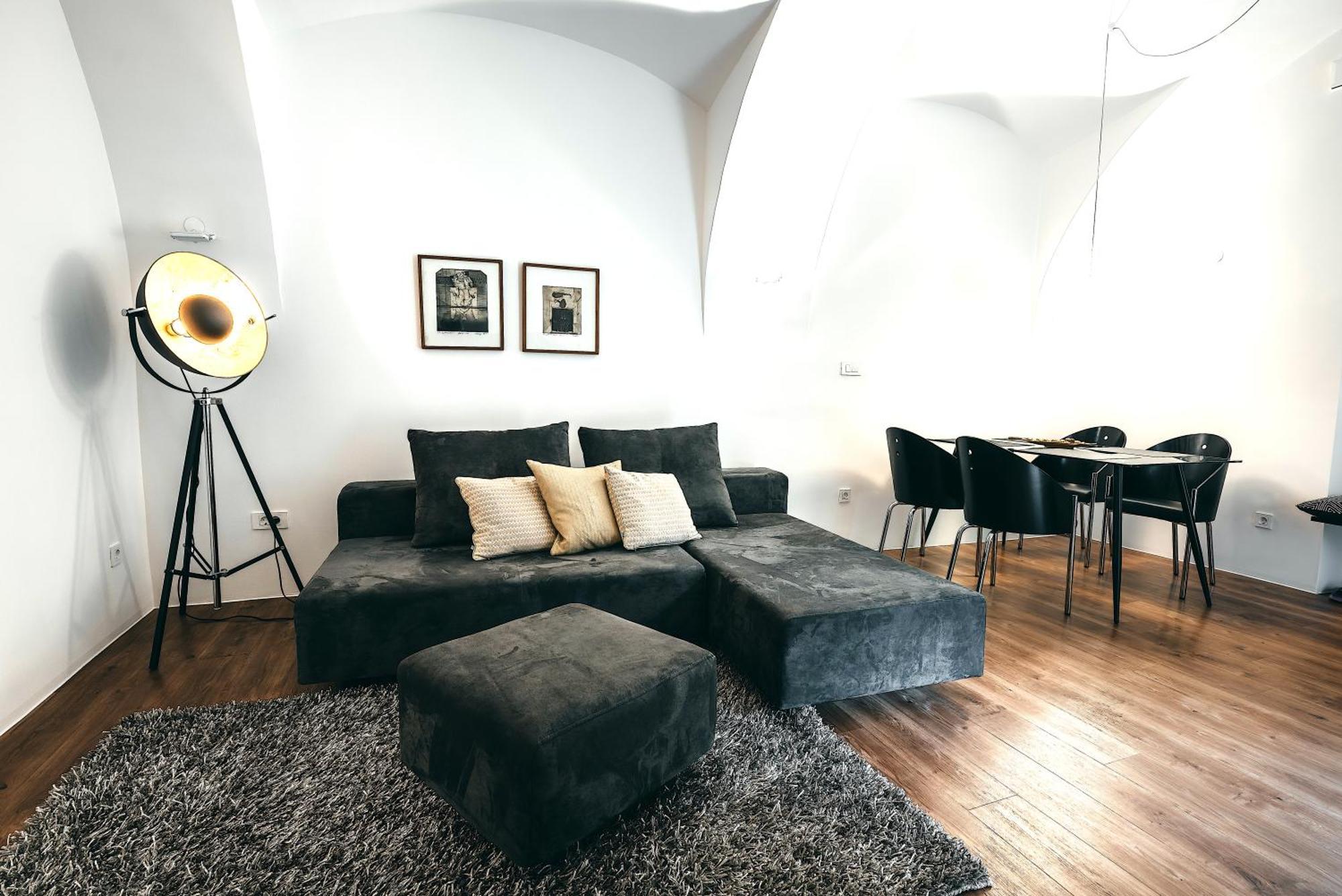 Apartma Mart's Choice
